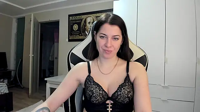 EmiLovsi's cam snapshot