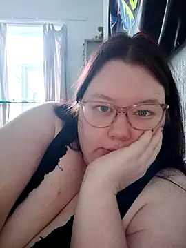 Sexycurvyemilyy live sex cam