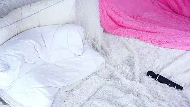 YettaCalabria's cam snapshot