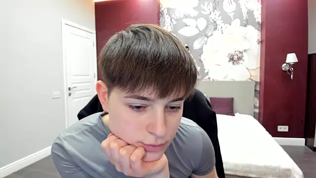 EmiliaYours's cam snapshot