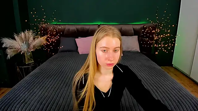 Alina_Blonde's cam snapshot