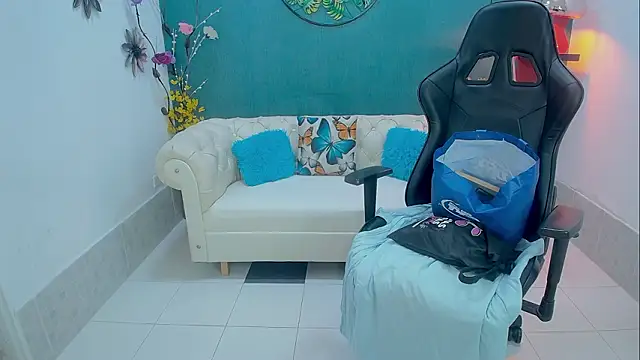 amara_brunette's cam snapshot