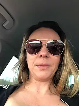 Maryli-O live sex cam