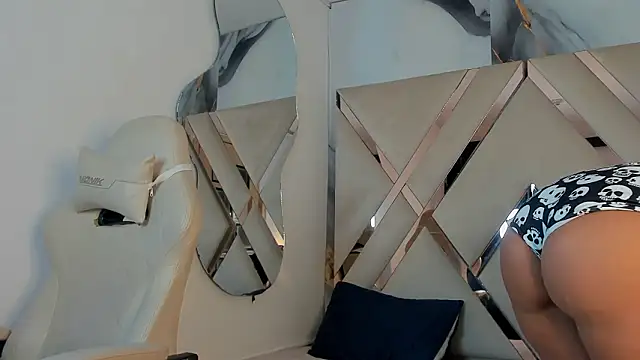 Ladymadinght's cam snapshot