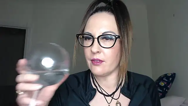 Humiliatrixxxx's cam snapshot