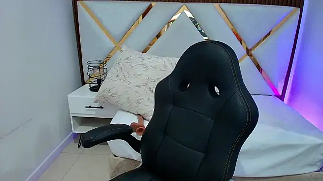 Violet_Tender_'s cam snapshot