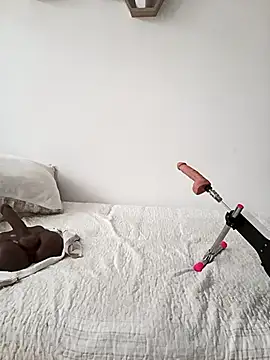 MIYESSI live sex cam