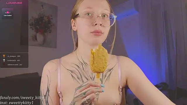 sweettykitty's cam snapshot