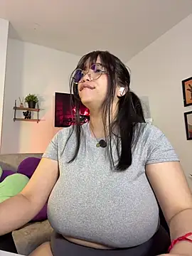 tati_reyess's cam snapshot