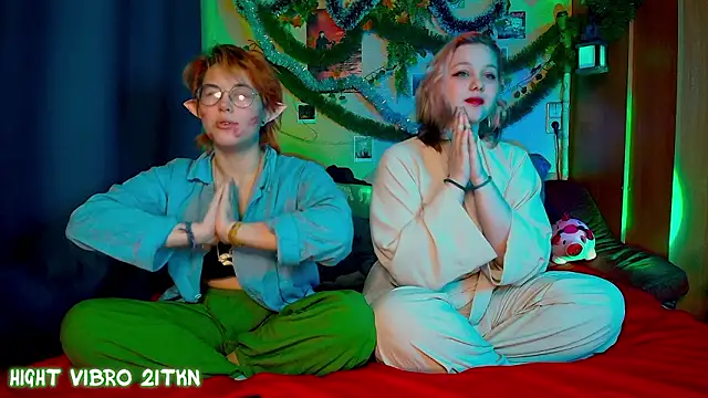 TrickyKitsune live sex cam