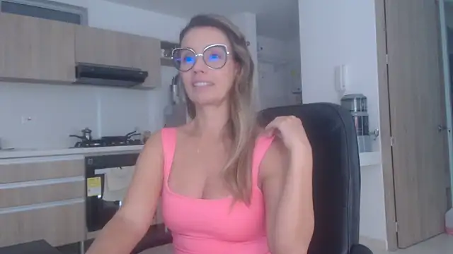 LovePaula live sex cam