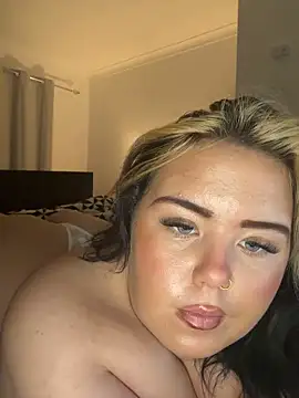 KatieCeexx live sex cam