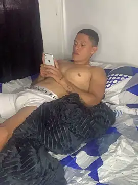 KarlyAndDavey live sex cam