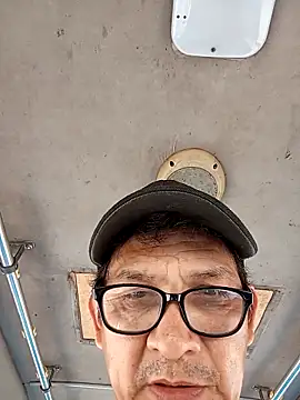 ardiente47's cam snapshot