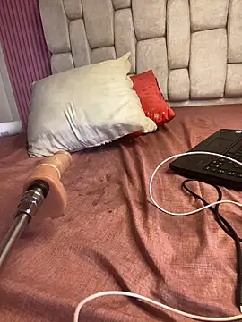 PrettyHamaica's cam snapshot