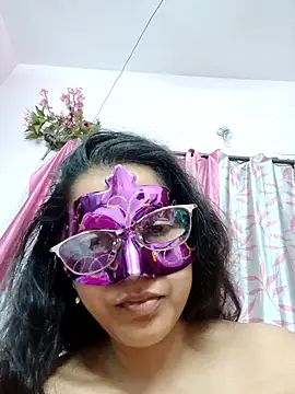 thanusi_2's cam snapshot