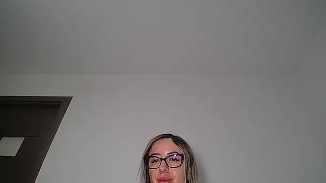 Julianna68 live sex cam