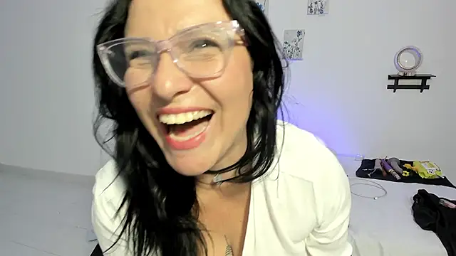 camille_ashar's cam snapshot