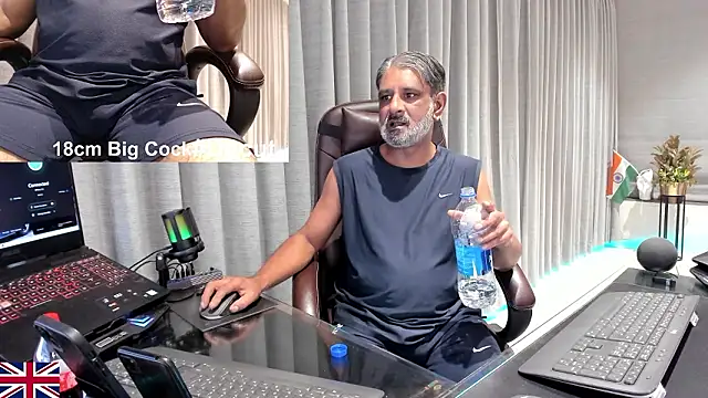 OnlineBossUK live sex cam