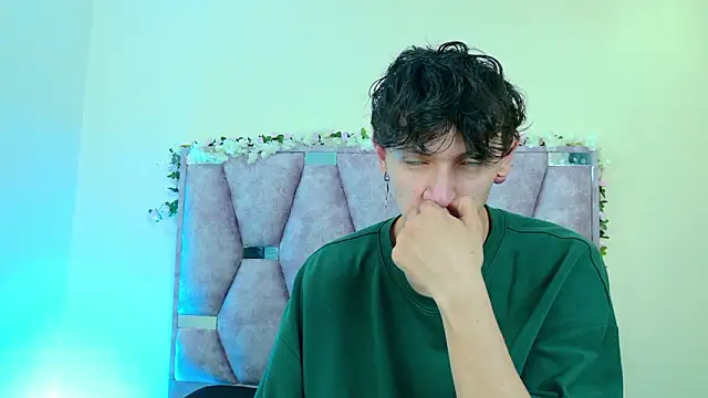 iris_and_damian's cam snapshot