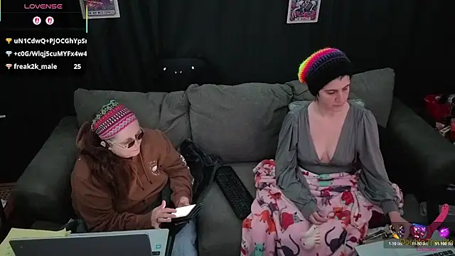 Bella_and_Marie's cam snapshot