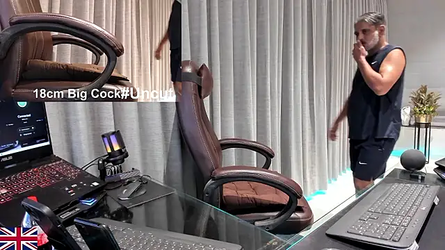 OnlineBossUK's cam snapshot