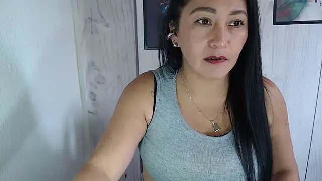 JULIANAWET69 live sex cam