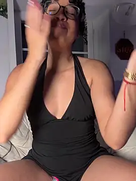 Lauyako_974's cam snapshot