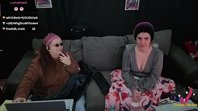 Bella_and_Marie's cam snapshot