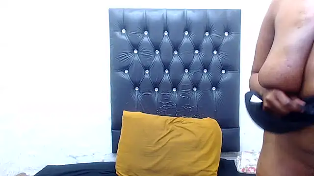 AUGUSTBLOOMxx's cam snapshot