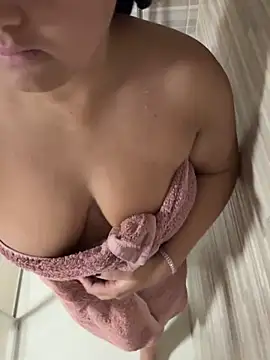 gatitalocahot's cam snapshot