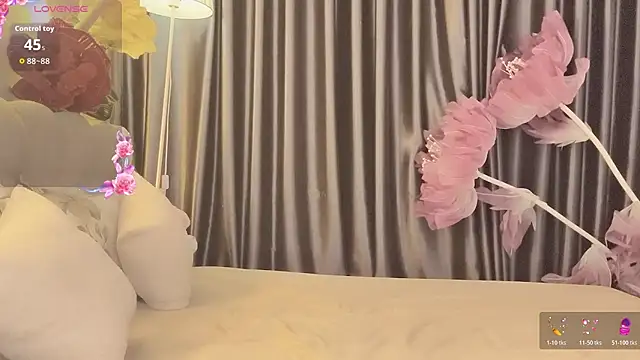 --102KymMiiss-- live sex cam