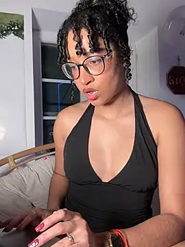 Lauyako_974's cam snapshot