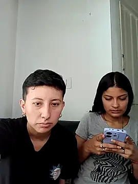 Mei_and_Gaby's cam snapshot