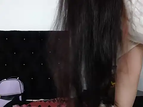 LauraHorny69's cam snapshot