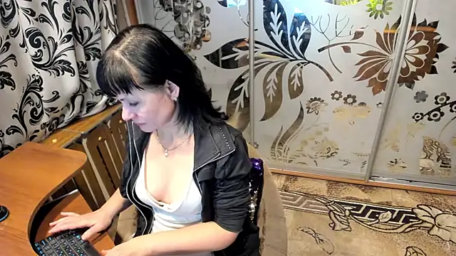 EVILENSA live sex cam