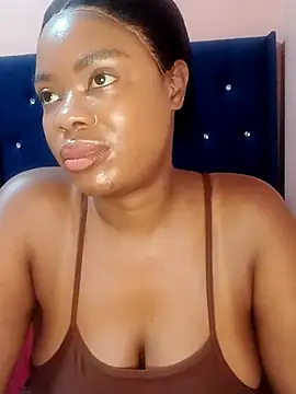 Luciouslips00's cam snapshot