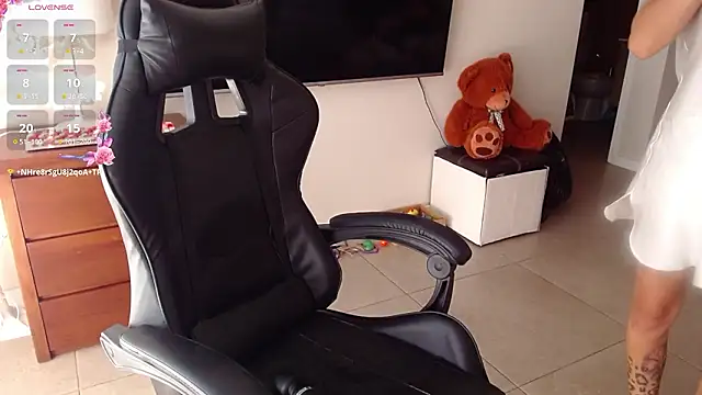 Lili_Cruz38's cam snapshot