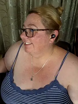 Iceprincess2bad4u live sex cam