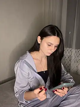 Adelina_aa's cam snapshot