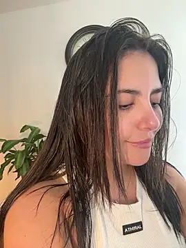 sukhakunis1 live sex cam