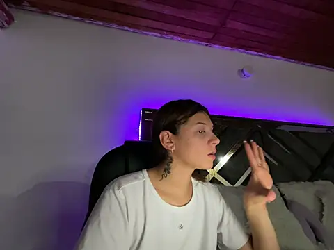 alison_parkerr26's cam snapshot