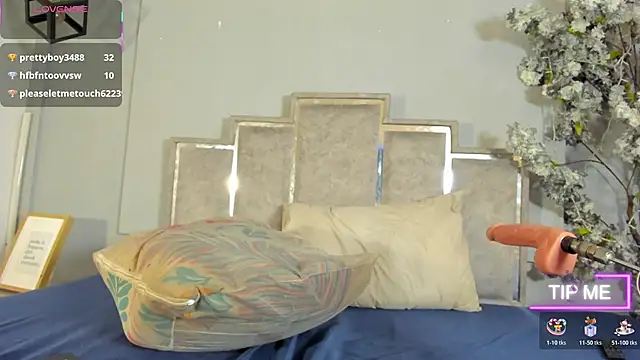 GabyyJones's cam snapshot