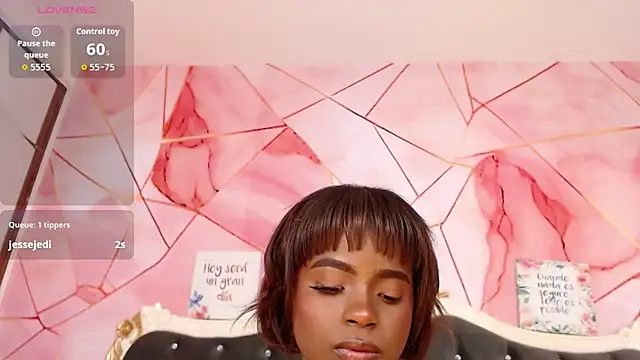 LindaBird's cam snapshot