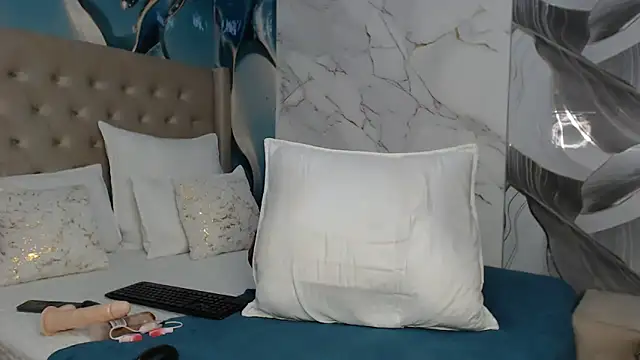 MystiqueTeee's cam snapshot