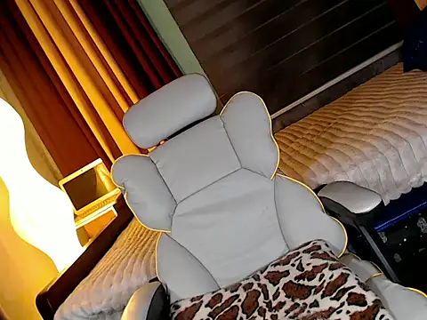 Creamycum_celinexx's cam snapshot