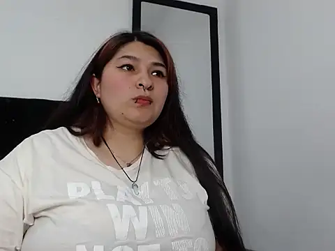 LauraHorny69's cam snapshot