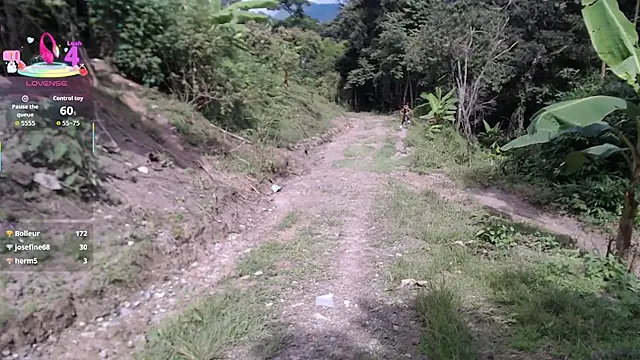 esmeralda_li's cam snapshot