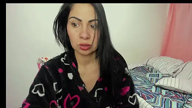 saralunabella's cam snapshot