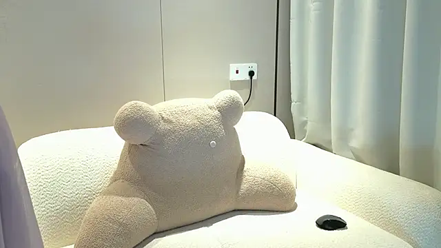 Uizzzqvq3's cam snapshot